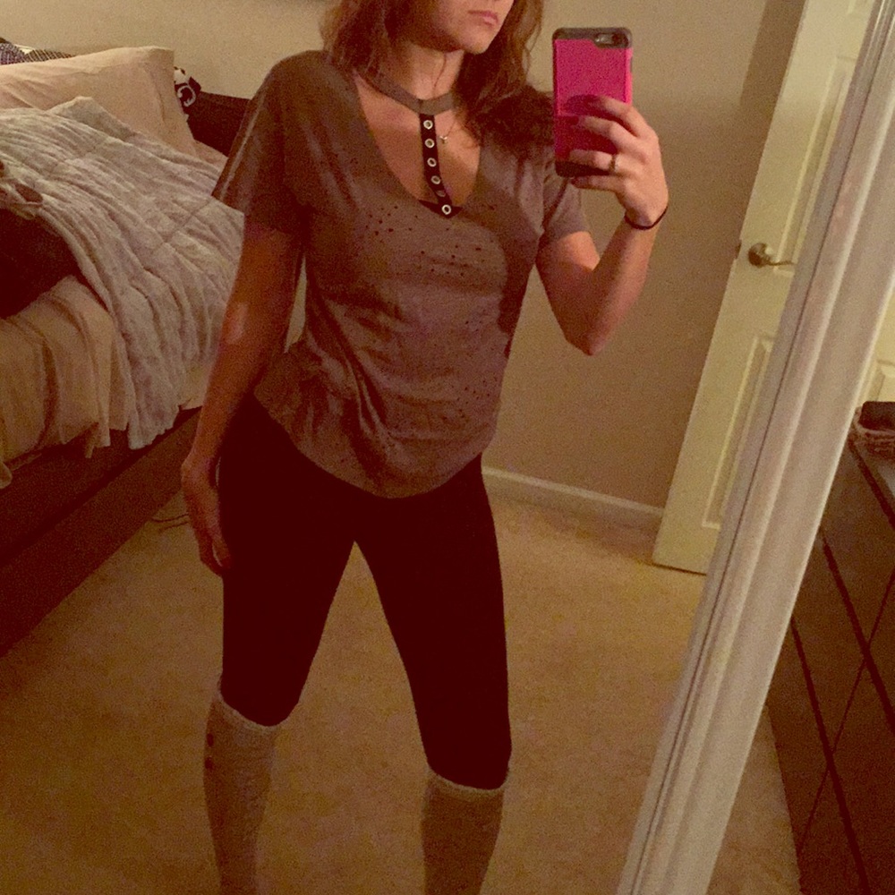 NWT Green Allover Distressed Crew Neck Top - Picture 2 of 2